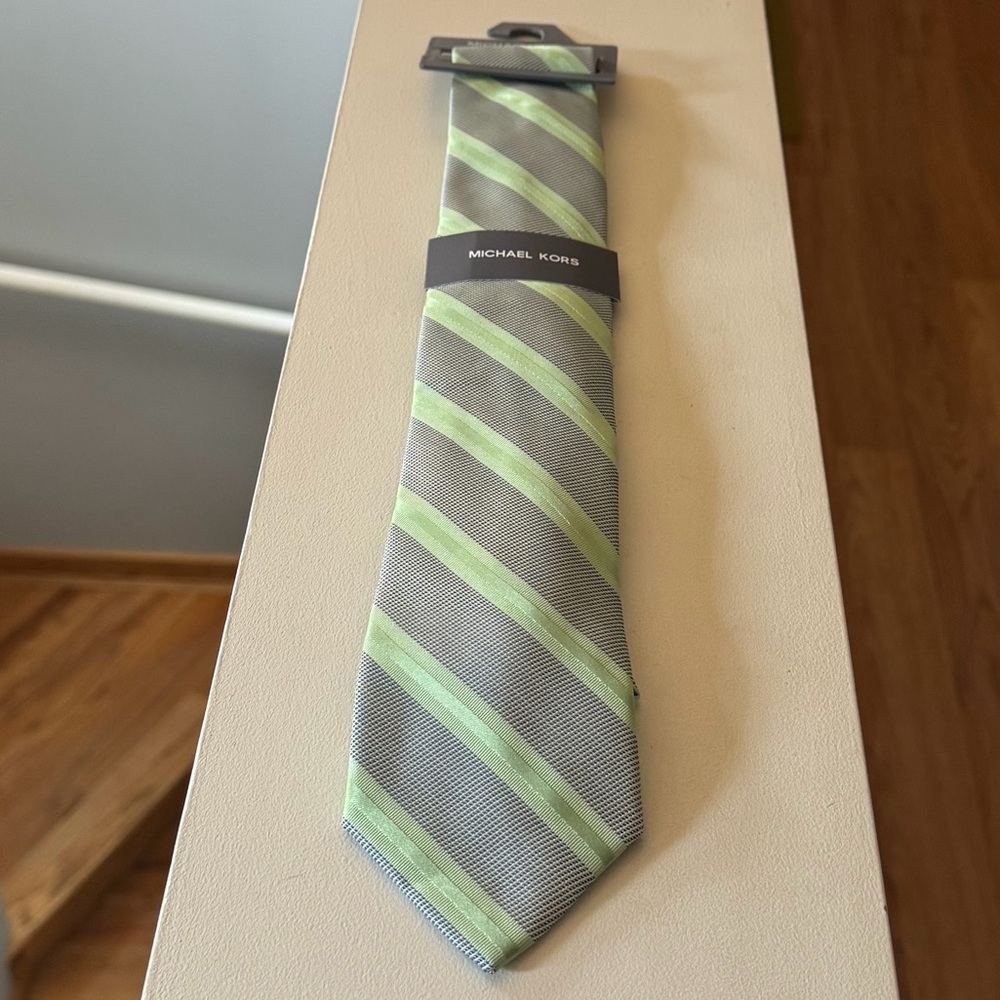 Brand new”Michael Kors”tie for men.Color-green/gray.💚🤍